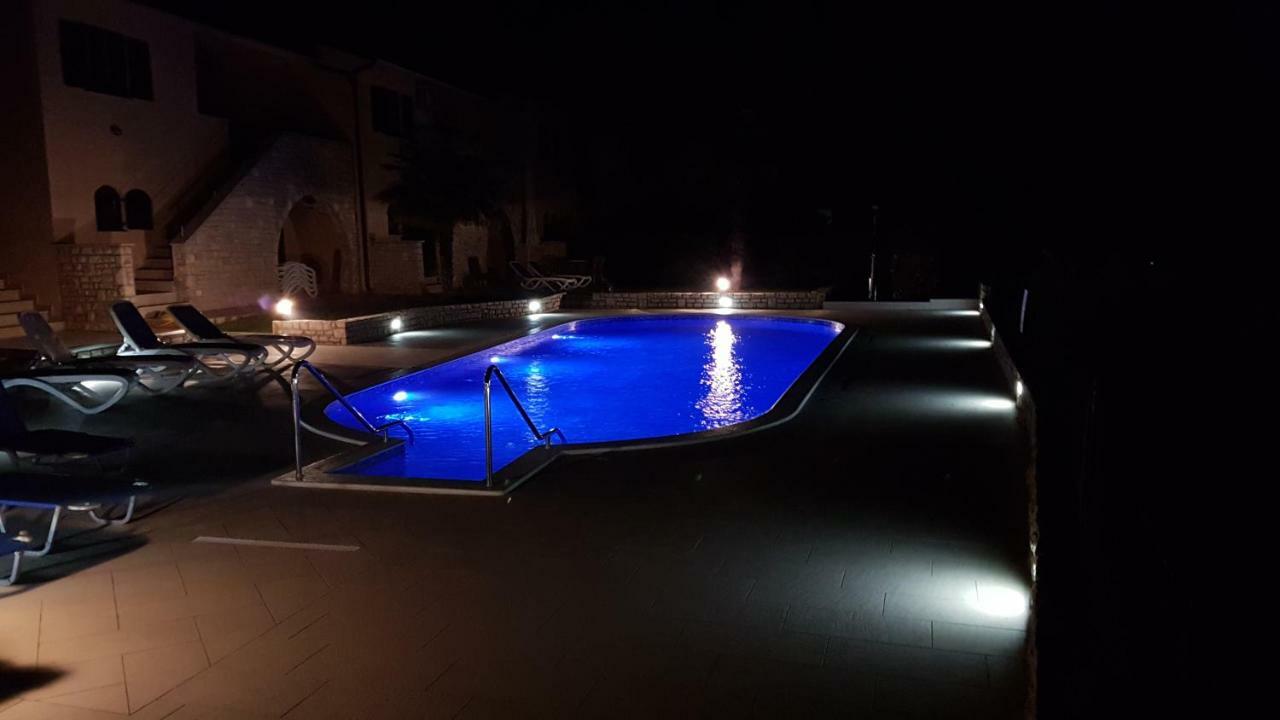 Holiday Home Marina Kaštelir エクステリア 写真