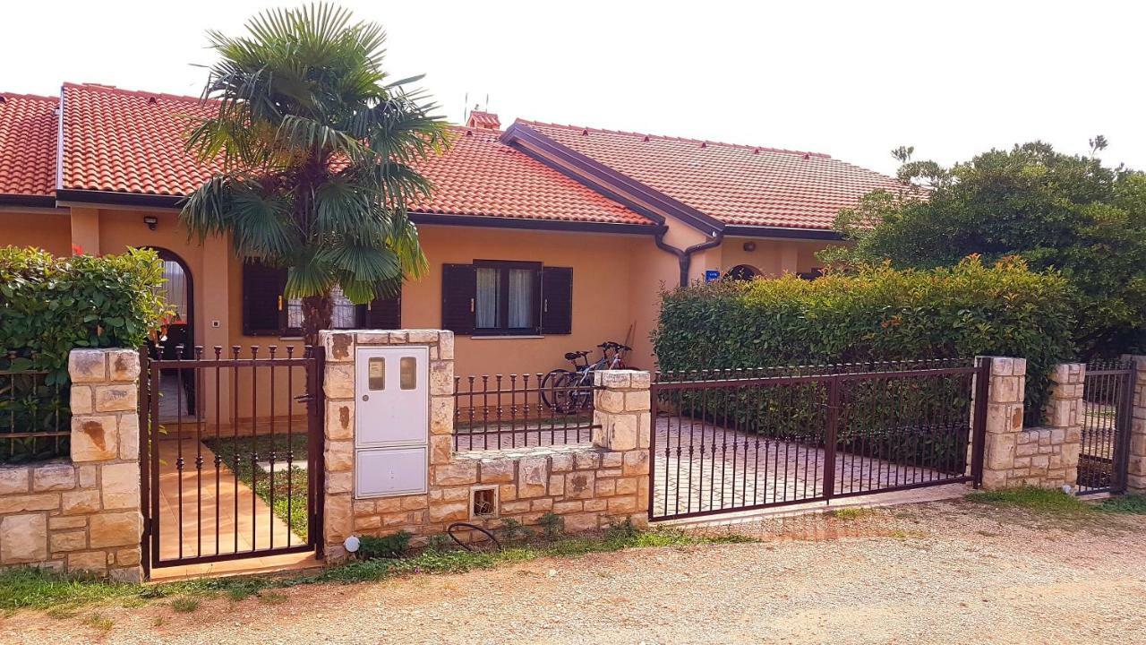 Holiday Home Marina Kaštelir エクステリア 写真