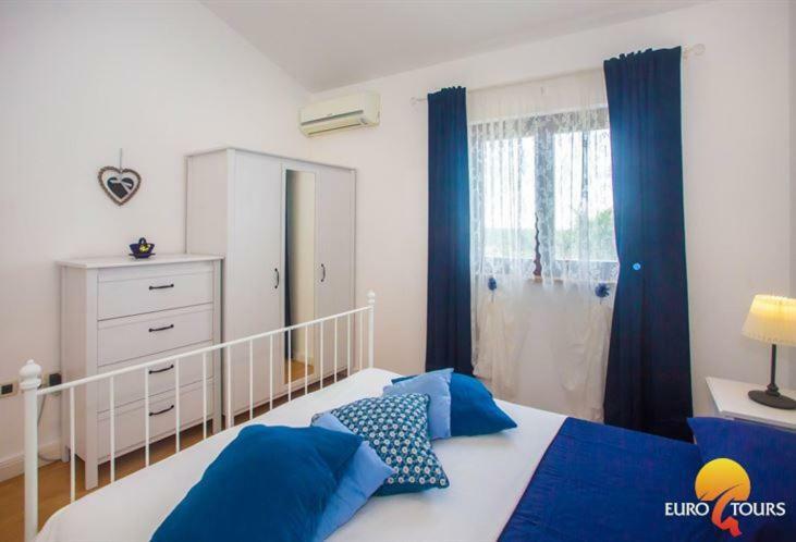Holiday Home Marina Kaštelir エクステリア 写真