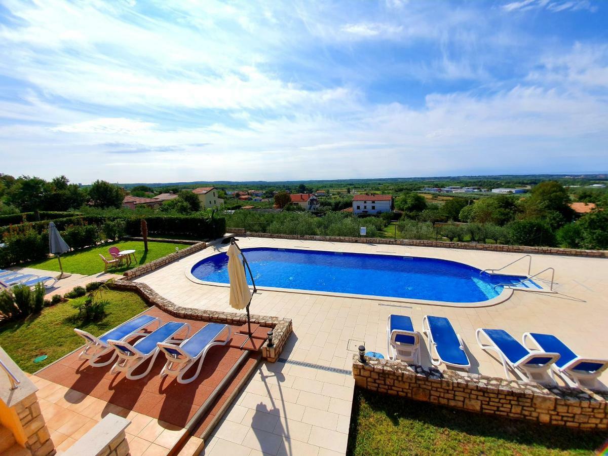 Holiday Home Marina Kaštelir エクステリア 写真